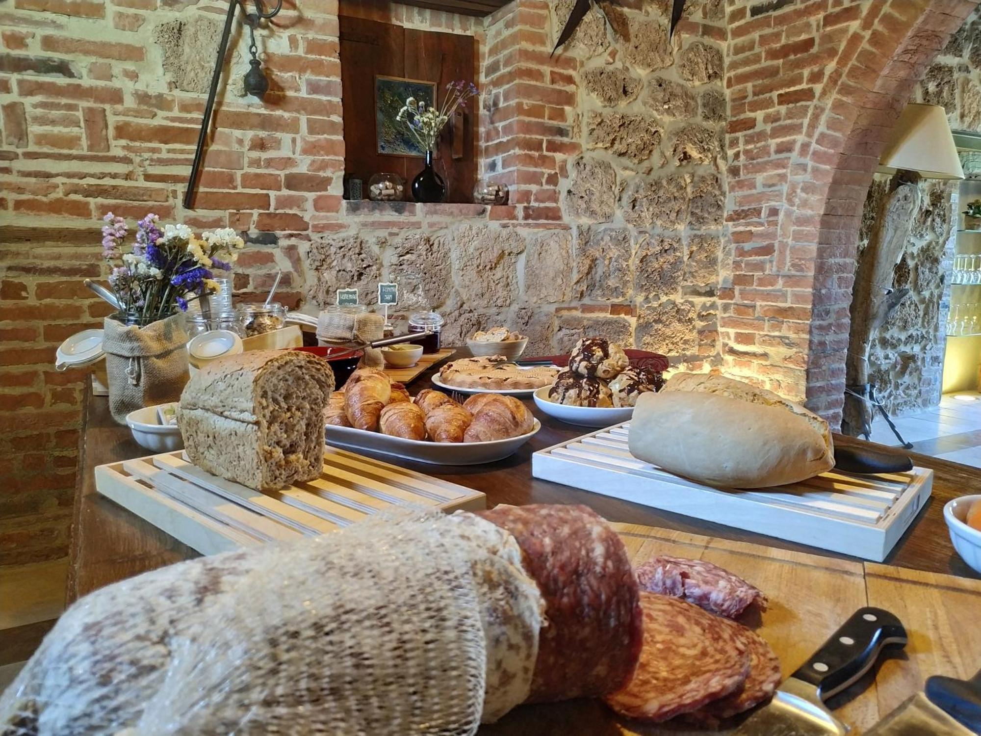 Agriturismo Le Sorbelle D'Orcia Con Piscina 피엔자 외부 사진
